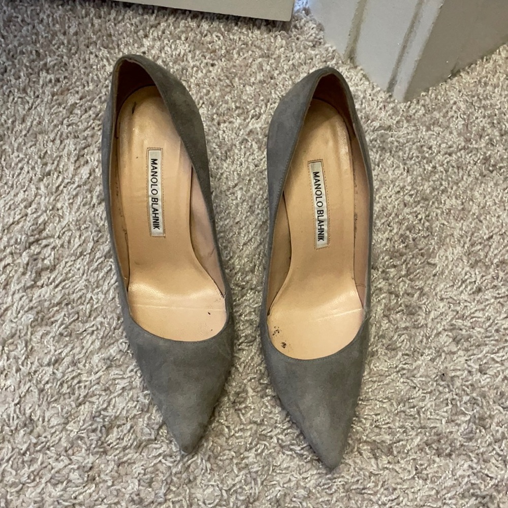 Manolo Blahnik grey suede pump